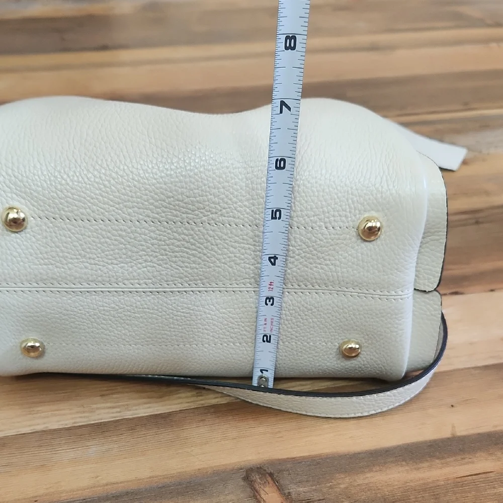 Stylish Cream Crossbody Bag - Picture 10 of 11
